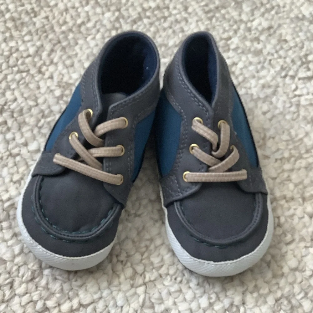 NWOT Carters Gray Blue Early Walker Sneakers Elastic Strings 9-12 Months